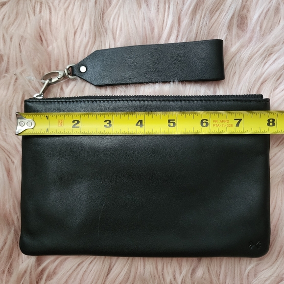 Skagen Denmark zip pouch wristlet black leather - Picture 10 of 11